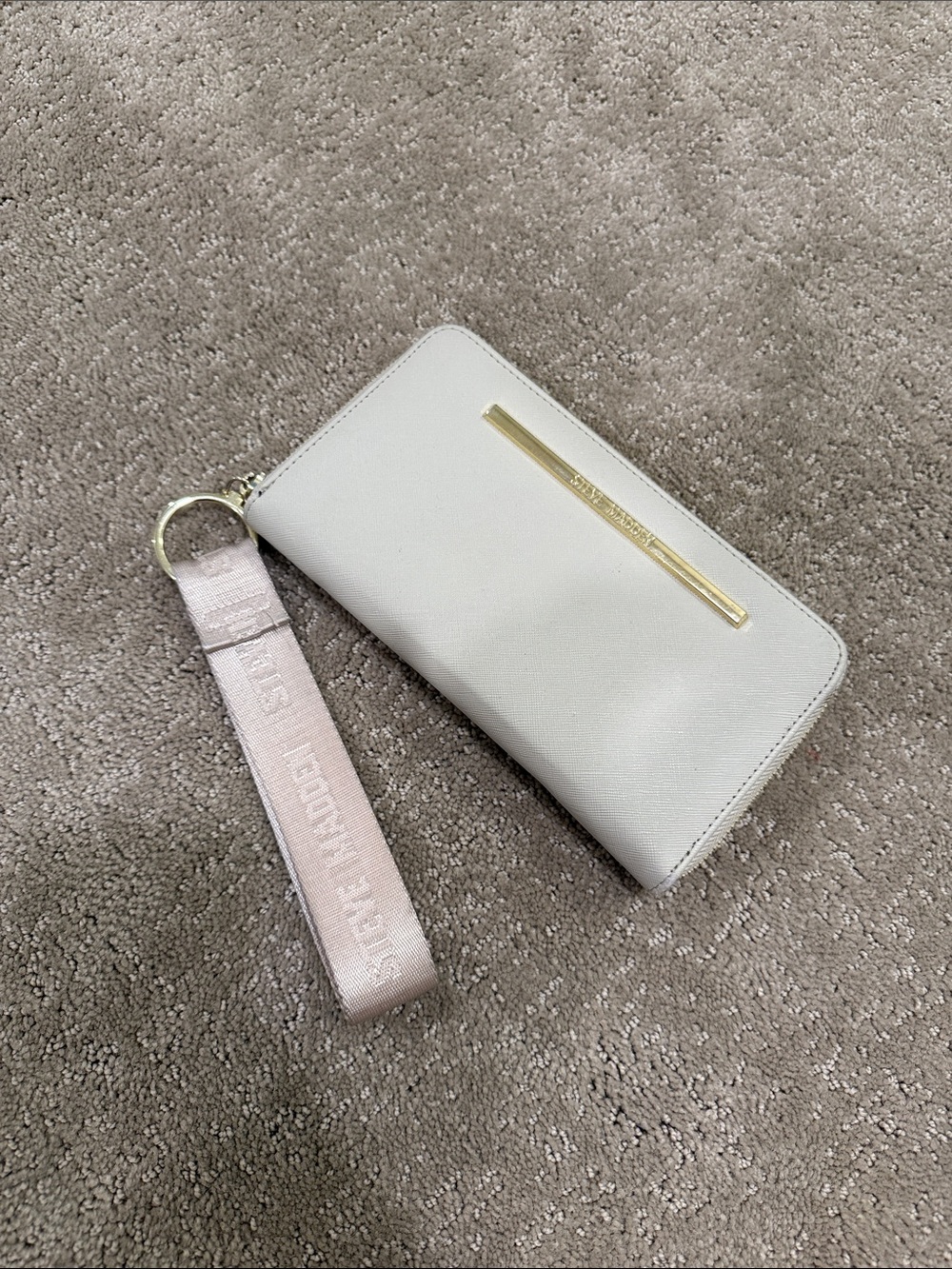 Steve Madden Wallet Wristlet with Wrist Strap in Cream / Gold